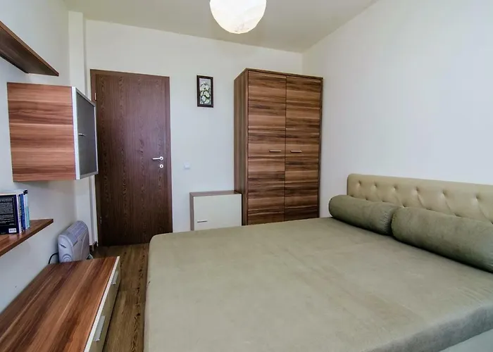 Апартамент, Балчик Апартамент *